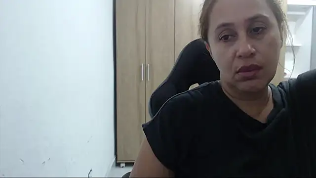 Snapshot of RoxanaLove9 chatting on 06.19.26 RoxanaLove9 online show from 06.19.26