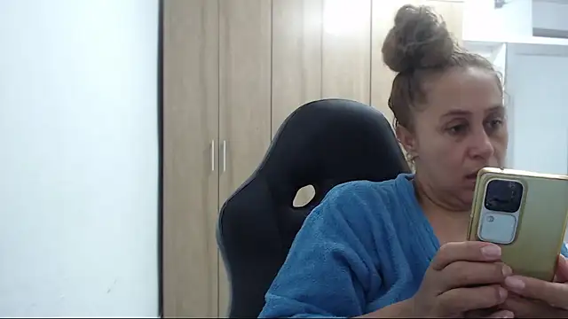 Snapshot of RoxanaLove9 chatting on 07.26.26 RoxanaLove9 online show from 07.26.26