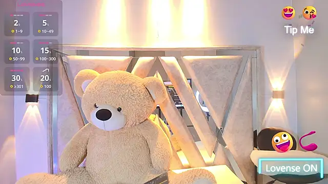 Annie9  online show from 10.31.25