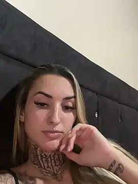 hotskinny1 online show from 02.28.25