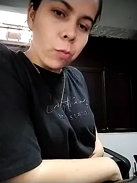 Snapshot of Lucianaferro_ chatting on 10.21.25 Lucianaferro online show from 10.21.25