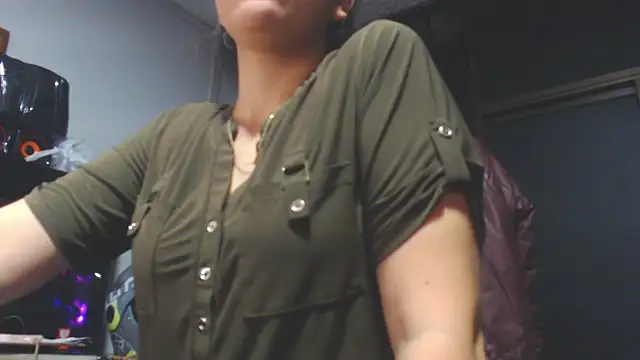 Snapshot of Lucianaferro_ chatting on 11.01.25 Lucianaferro online show from 11.01.25