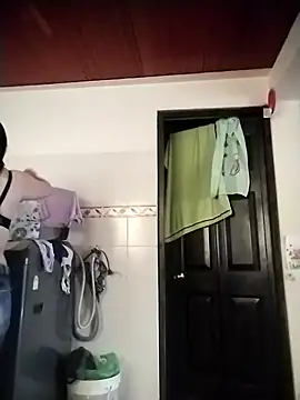 Snapshot of Lucianaferro_ chatting on 11.27.25 Lucianaferro online show from 11.27.25