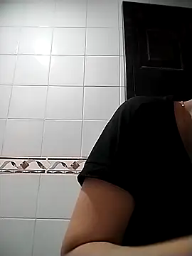 Snapshot of Lucianaferro_ chatting on 04.01.26 Lucianaferro online show from 04.01.26