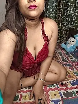 Hottyalia online show from 10.05.25