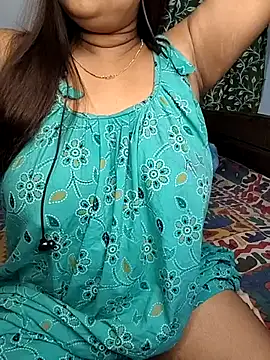 Hottyalia online show from 10.12.25