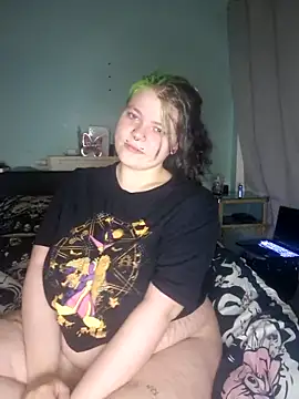 Snapshot of kira_132 chatting on 10.04.25 kira 132 online show from 10.04.25