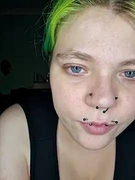 Snapshot of kira_132 chatting on 10.07.25 kira 132 online show from 10.07.25