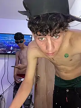 Snapshot of LatinBoysxxx chatting on 01.04.25 LatinBoysxxx online show from 01.04.25