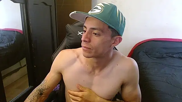 Snapshot of kv___xxx_ chatting on 09.25.25 kv   xxx  online show from 09.25.25