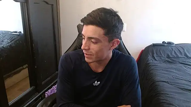 Snapshot of kv___xxx_ chatting on 09.30.25 kv   xxx  online show from 09.30.25