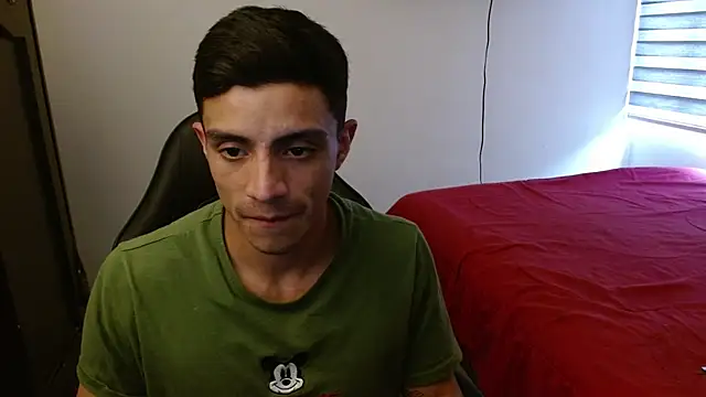 Snapshot of kv___xxx_ chatting on 10.15.25 kv   xxx  online show from 10.15.25