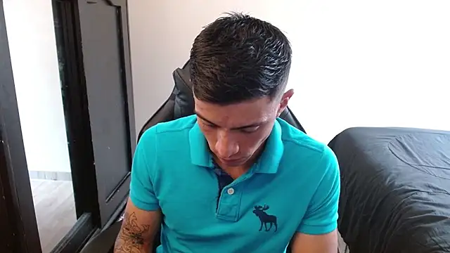 Snapshot of kv___xxx_ chatting on 10.28.25 kv   xxx  online show from 10.28.25