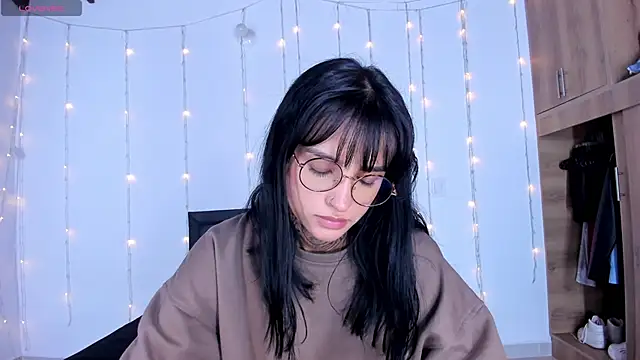 medussa13  online show from 02.25.25