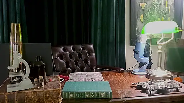 Snapshot of vesperjadex chatting on 02.01.25 vesperjadex online show from 02.01.25