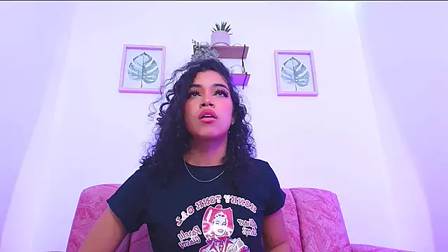 Snapshot of Sara_Jhonson chatting on 12.22.24 Sara Jhonson online show from 12.22.24