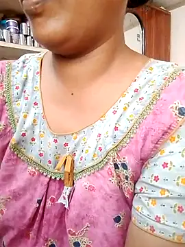 Snapshot of sneha_telugu_girl chatting on 03.08.25 sneha telugu girl online show from 03.08.25