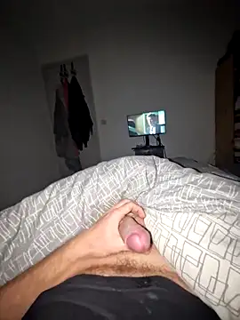 Snapshot of Landryyyyy chatting on 12.20.24 Landryyyyy online show from 12.20.24