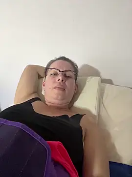 Snapshot of uber_babe chatting on 12.18.24 uber babe online show from 12.18.24