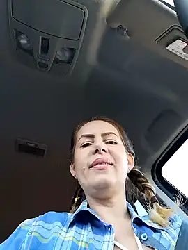 Snapshot of uber_babe chatting on 01.01.25 uber babe online show from 01.01.25