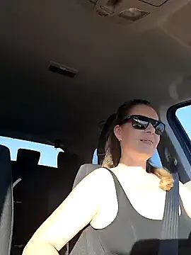 Snapshot of uber_babe chatting on 01.05.25 uber babe online show from 01.05.25