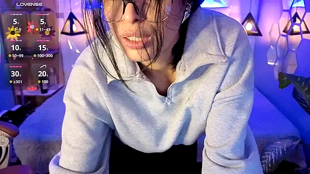 AlessiaVal  online show from 11.28.25