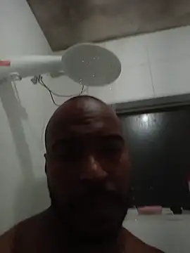 Snapshot of yuribreak chatting on 10.24.25 yuribreak online show from 10.24.25