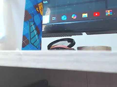 emassquirt28 online show from 10.29.25