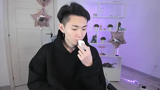 Snapshot of Miram_Yu chatting on 12.03.24 Miram Yu online show from 12.03.24