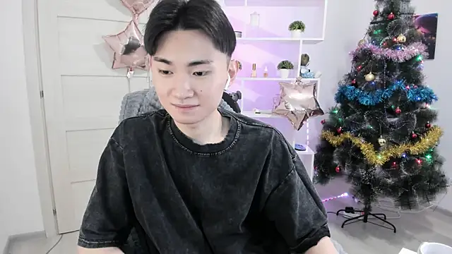 Snapshot of Miram_Yu chatting on 12.25.24 Miram Yu online show from 12.25.24