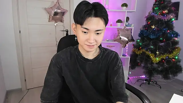 Snapshot of Miram_Yu chatting on 12.26.24 Miram Yu online show from 12.26.24