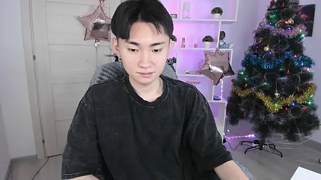 Snapshot of Miram_Yu chatting on 12.26.24 Miram Yu online show from 12.26.24