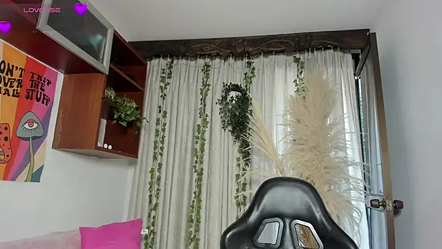 HannaRhodes online show from 04.23.26