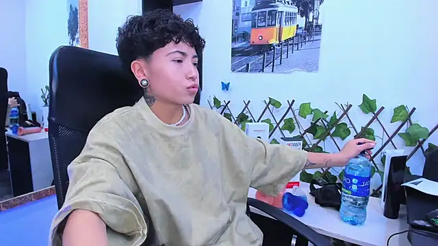 Im Mathias online show from 11.23.25