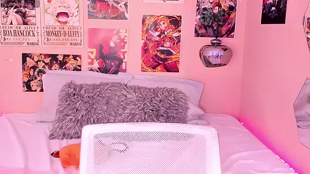 Luna-Chann online show from 02.22.25