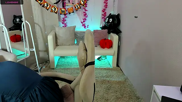 DreamyLuna online show from 10.18.25