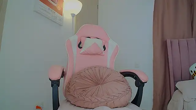 Snapshot of emmily_forev3r chatting on 10.13.25 emmily forev3r online show from 10.13.25