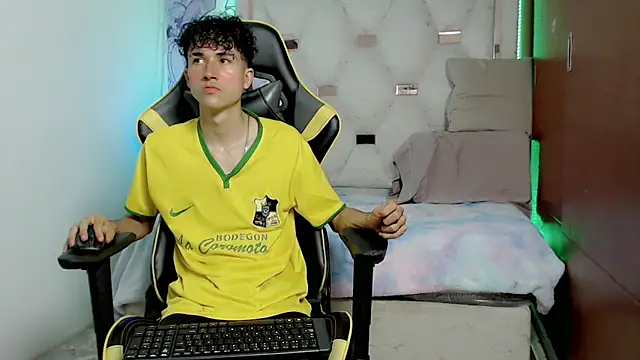 johnny cagee online show from 10.20.25