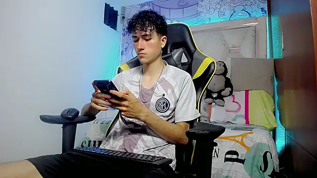 johnny cagee online show from 11.23.25