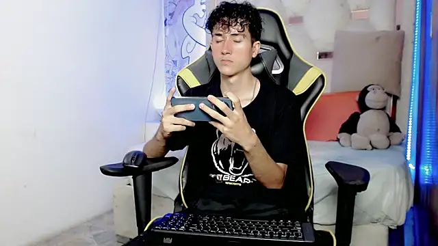 johnny cagee online show from 11.29.25