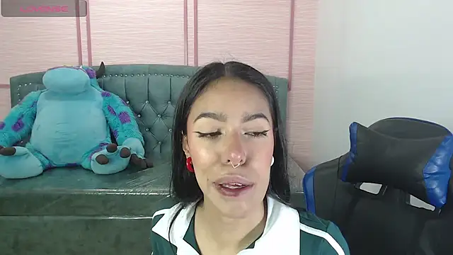 stephania t online show from 02.18.25