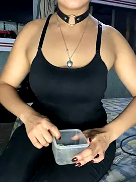 Snapshot of Effyvice13 chatting on 09.27.25 Effyvice13 online show from 09.27.25