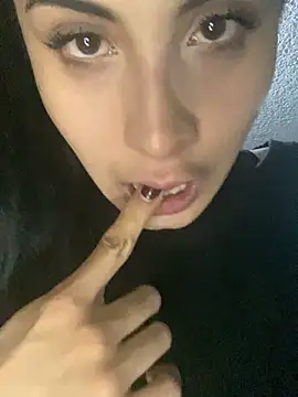 Snapshot of Effyvice13 chatting on 09.30.25 Effyvice13 online show from 09.30.25