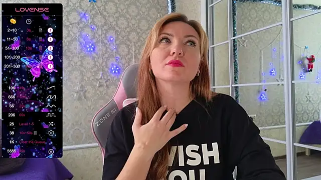 Snapshot of -DIVORA- chatting on 01.05.25 -DIVORA- online show from 01.05.25