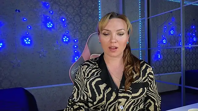 Snapshot of -DIVORA- chatting on 02.04.25 -DIVORA- online show from 02.04.25
