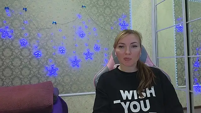 Snapshot of -DIVORA- chatting on 02.21.25 -DIVORA- online show from 02.21.25