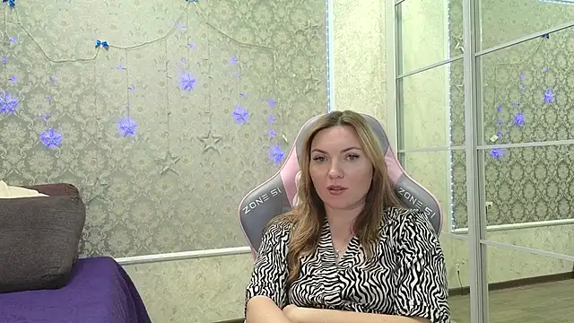 Snapshot of -DIVORA- chatting on 03.09.25 -DIVORA- online show from 03.09.25