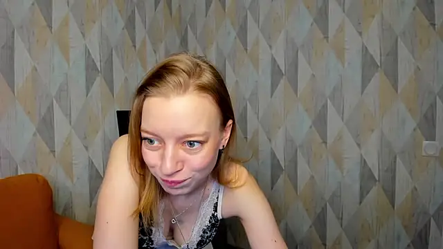 Snapshot of Michelle_Blond chatting on 02.07.25 Michelle Blond online show from 02.07.25