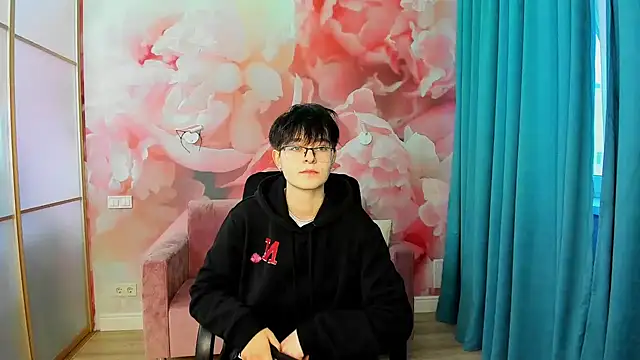 EmiliaYours online show from 12.06.24