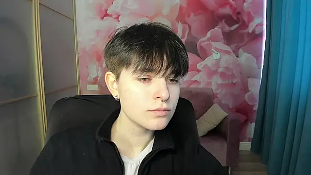 EmiliaYours online show from 01.05.25